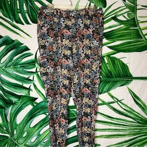 Loft Medium Dark Floral Cargo Pocket Spring Summer Cropped Pull On Pants